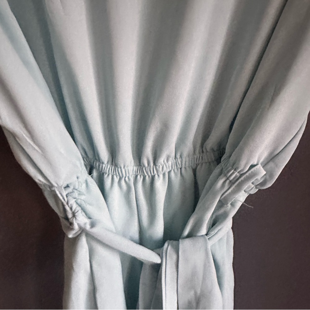 NWT. Sz MED. Pale Blue Foteisy short romper. rounded neck, batwing short sleeves - Picture 14 of 15